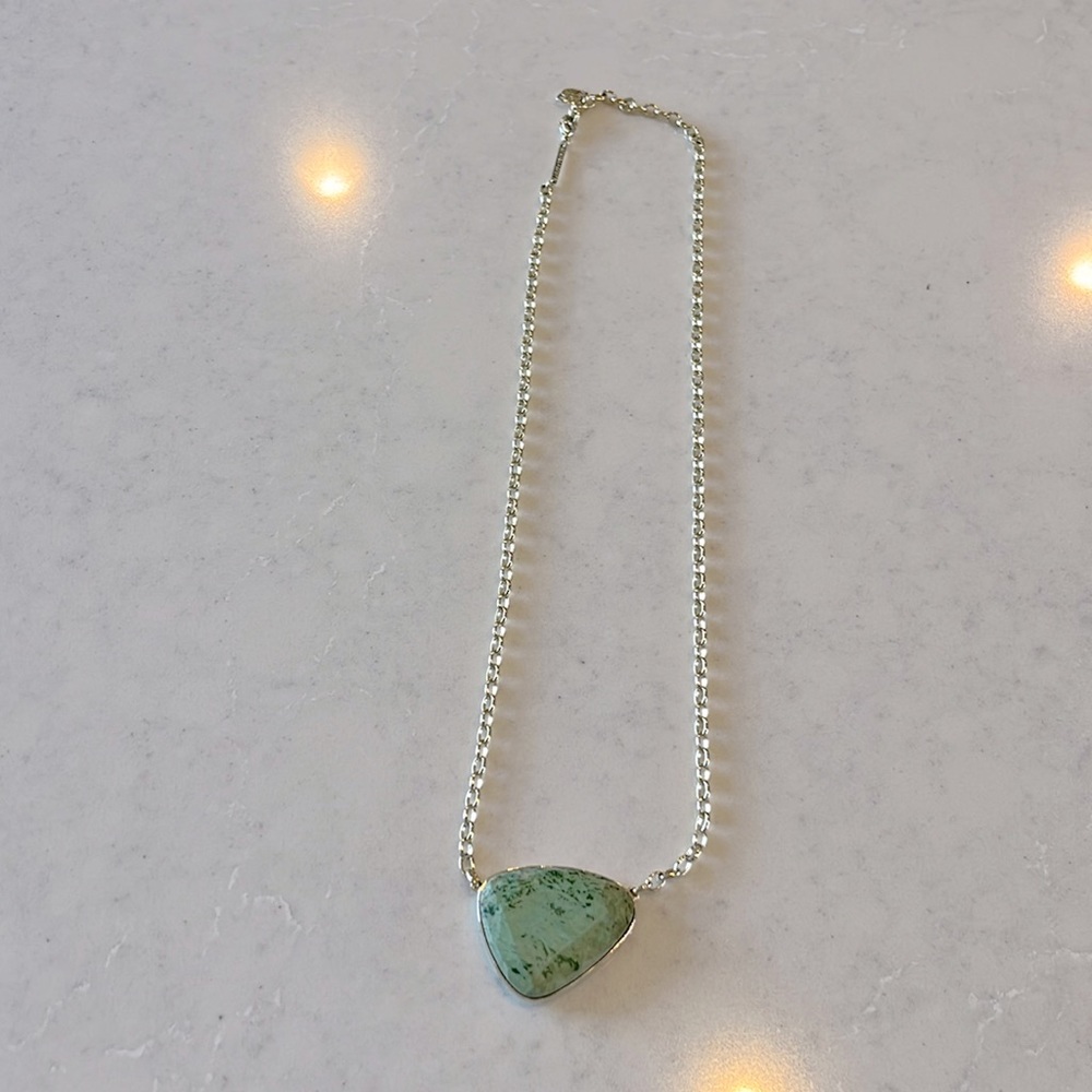 Kendra Scott green pendant necklace with gold chain
